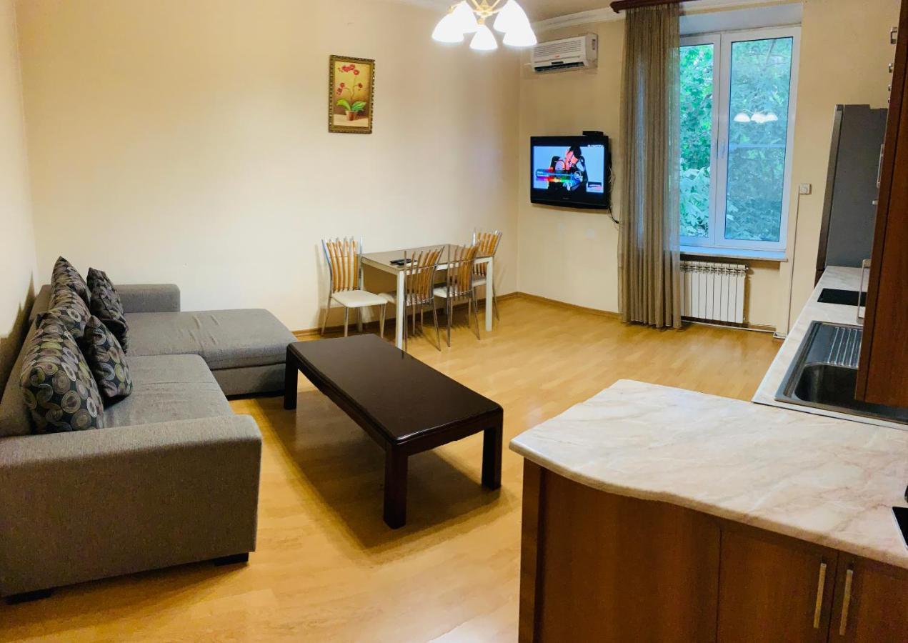 City Center Apartment On Sayat Nova Street Єреван Екстер'єр фото